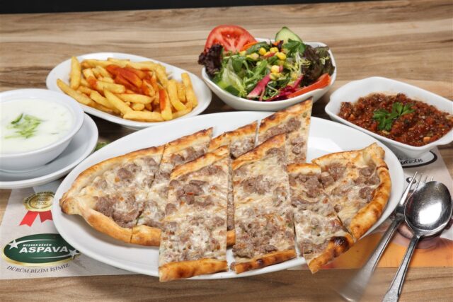 Kuşbaşılı Kaşarlı Pide