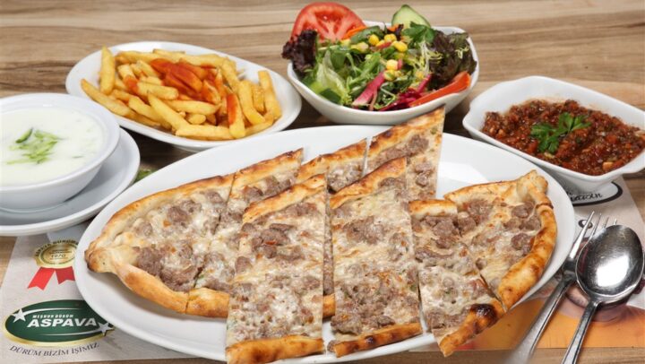 Kuşbaşılı Kaşarlı Pide