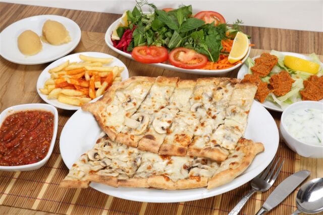 Mantarlı Kaşarlı Pide
