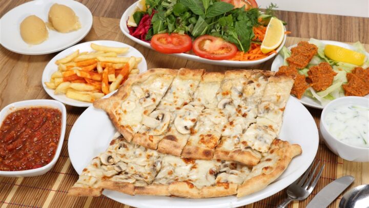 Mantarlı Kaşarlı Pide